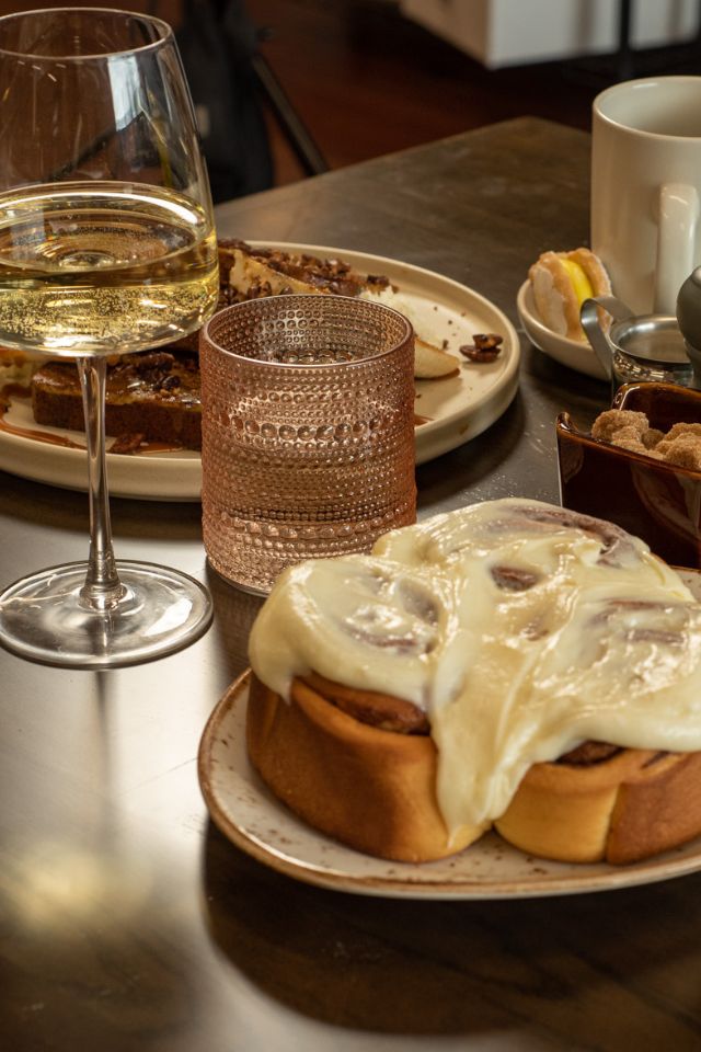 xr:d:DAFii9zjrZw:3,j:46884127814,t:23051019 man standing in a bakery